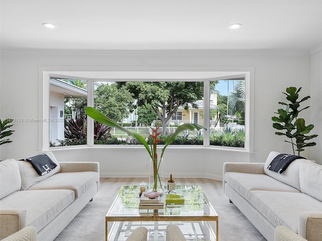 living room with recessed lighting, baseboards, light wood-style floors, and crown molding