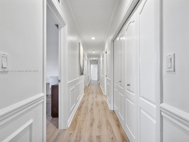 bedroom featuring light hardwood / wood-style floors, ornamental molding, multiple windows, and ceiling fan