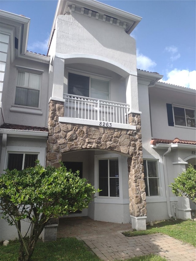 view of front of house featuring a balcony