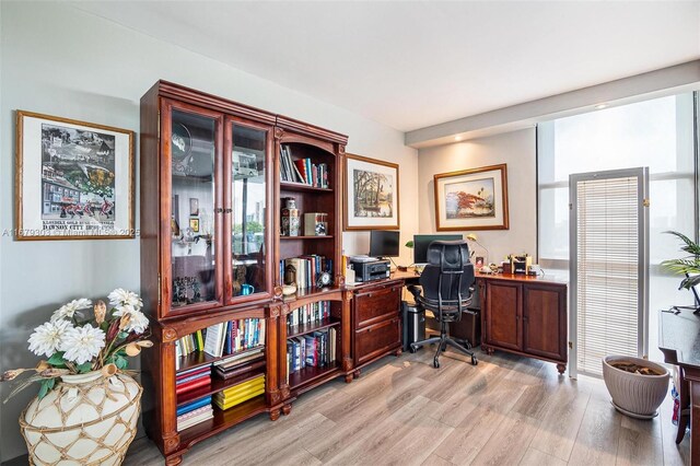 bedroom featuring connected bathroom, ceiling fan, and light hardwood / wood-style floors