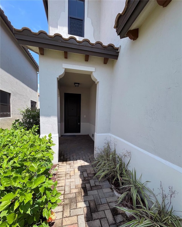 property entrance with stucco siding