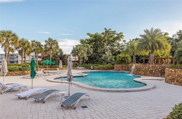 view of pool with pool water feature and a patio