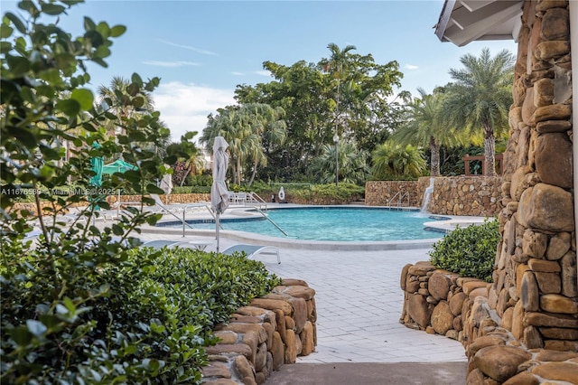 view of pool with pool water feature