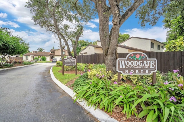 view of community / neighborhood sign