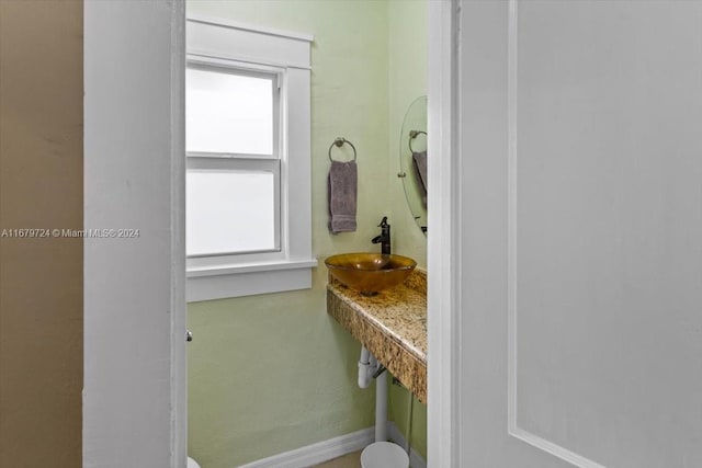 bathroom featuring sink