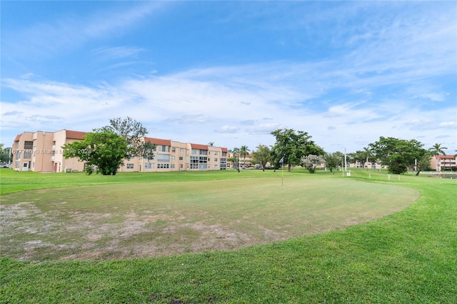 view of property's community featuring a yard