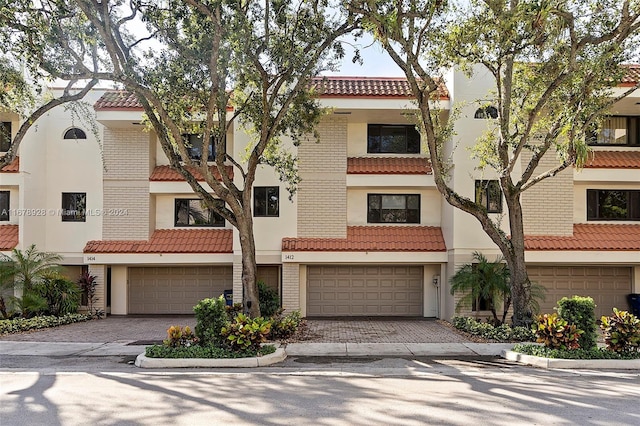 view of front facade featuring a garage