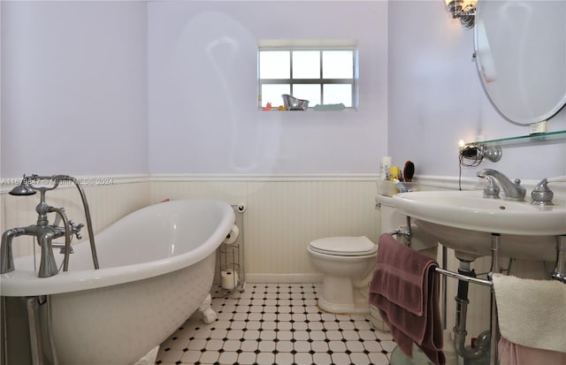 bathroom with toilet and a bathtub