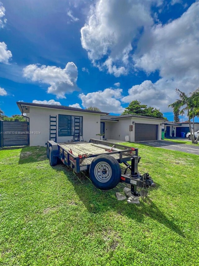 view of front facade featuring a garage and a front lawn