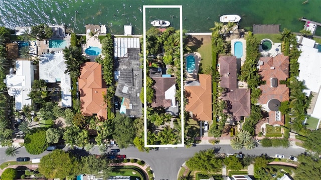 330 W Rivo Alto Dr, Miami Beach, FL 33139 - aerial view of property and surrounding area featuring a pool area, property parcel outlined, and nearby suburban area
