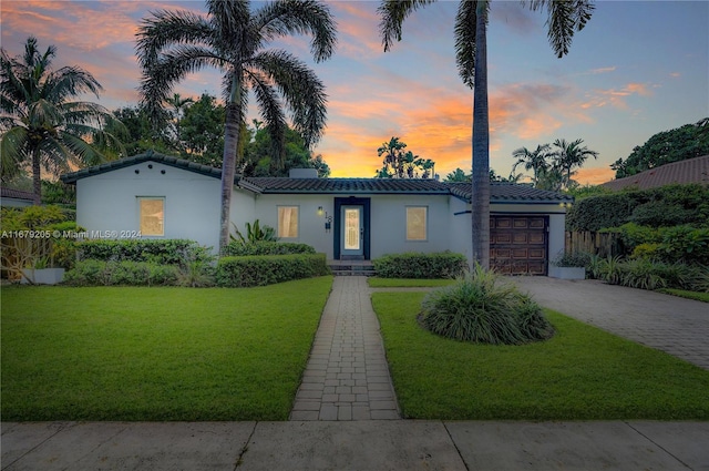 view of front of house featuring a yard and a garage