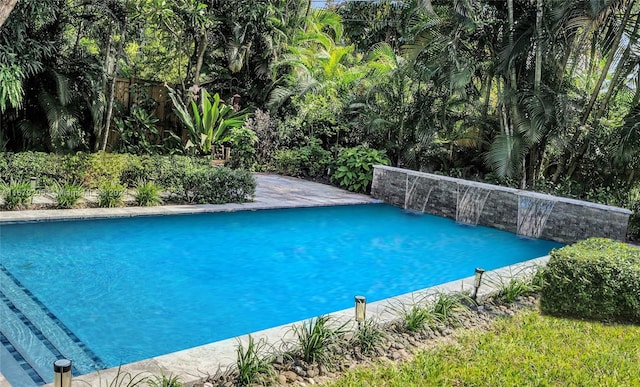 view of pool with pool water feature