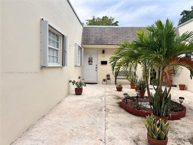 11369 SW 169th St Unit 5442D, Miami, FL 33157 - entrance to property with stucco siding and a patio area