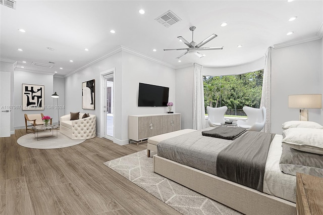 bedroom with light hardwood / wood-style flooring, crown molding, and ceiling fan