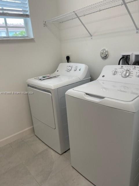 washroom featuring washing machine and clothes dryer