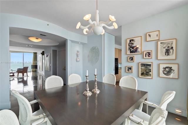 dining space with a notable chandelier