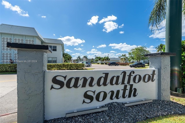 view of community / neighborhood sign