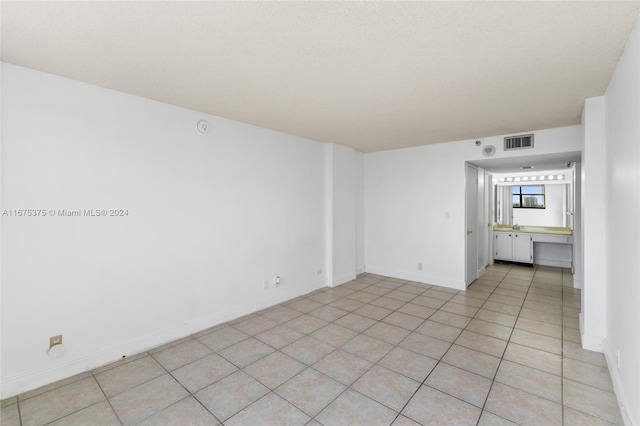 unfurnished room with light tile patterned floors