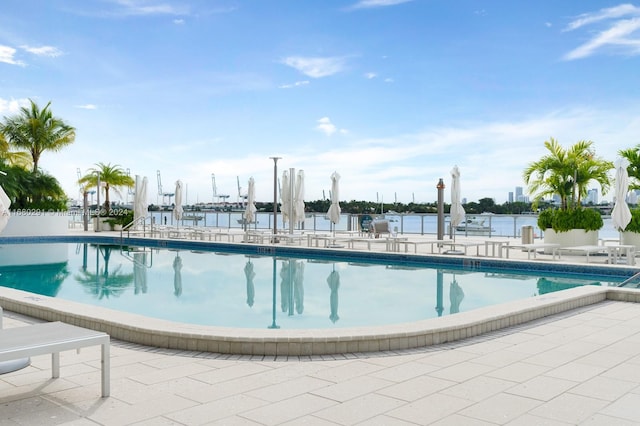 view of pool featuring a water view