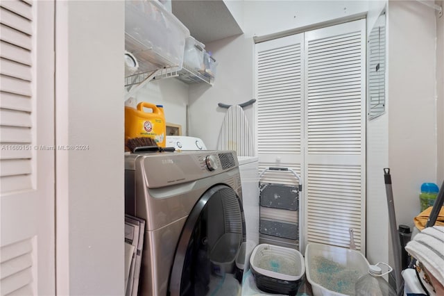 clothes washing area with washer / dryer