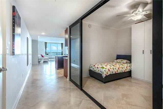 bedroom featuring crown molding and ceiling fan