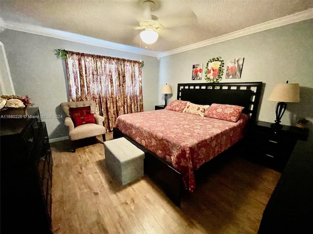 bedroom featuring light hardwood / wood-style flooring, a textured ceiling, crown molding, and ceiling fan