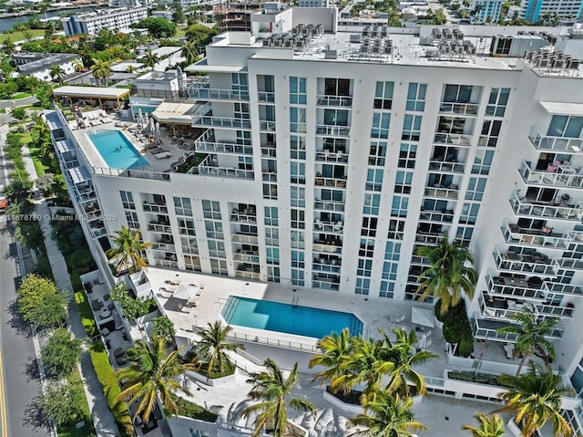 401 N Birch Rd Unit 505, Fort Lauderdale, FL 33304 - view of urban area featuring a pool area and apartment complex / building