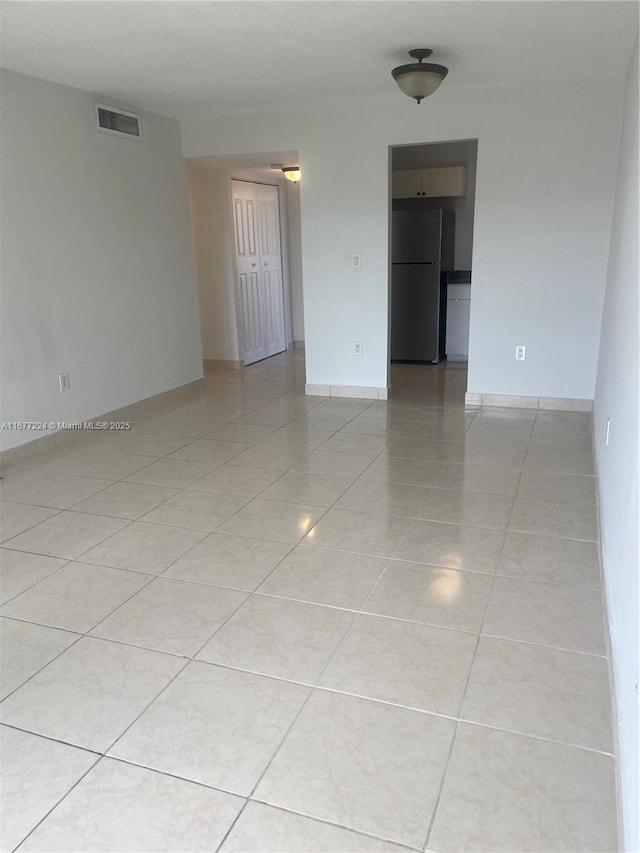 spare room with light tile patterned flooring