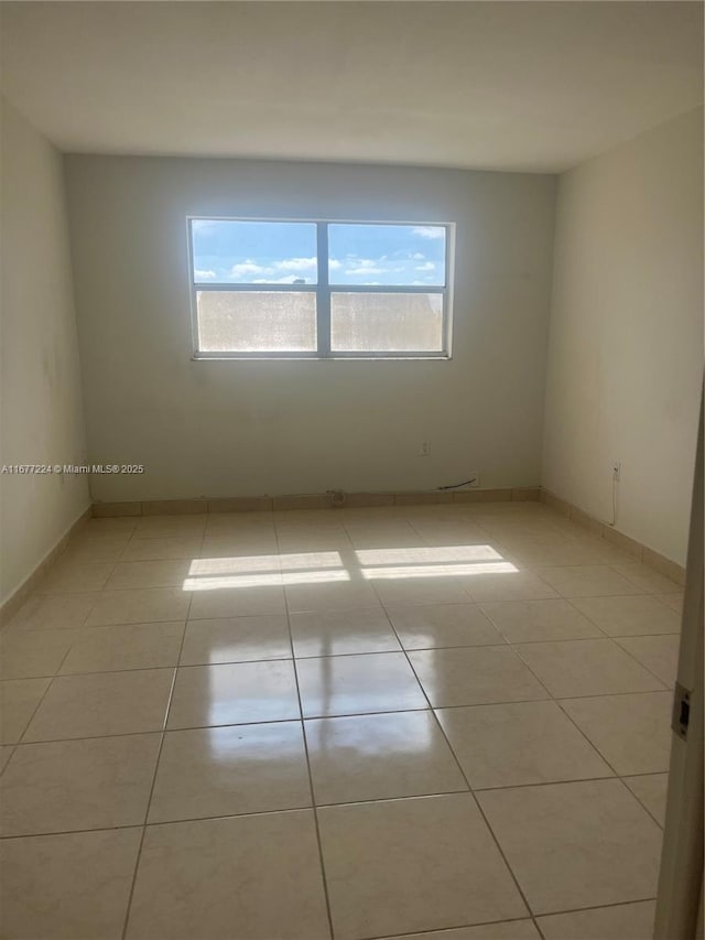 empty room featuring light tile patterned flooring