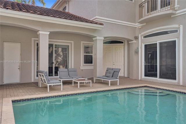 view of swimming pool featuring a patio