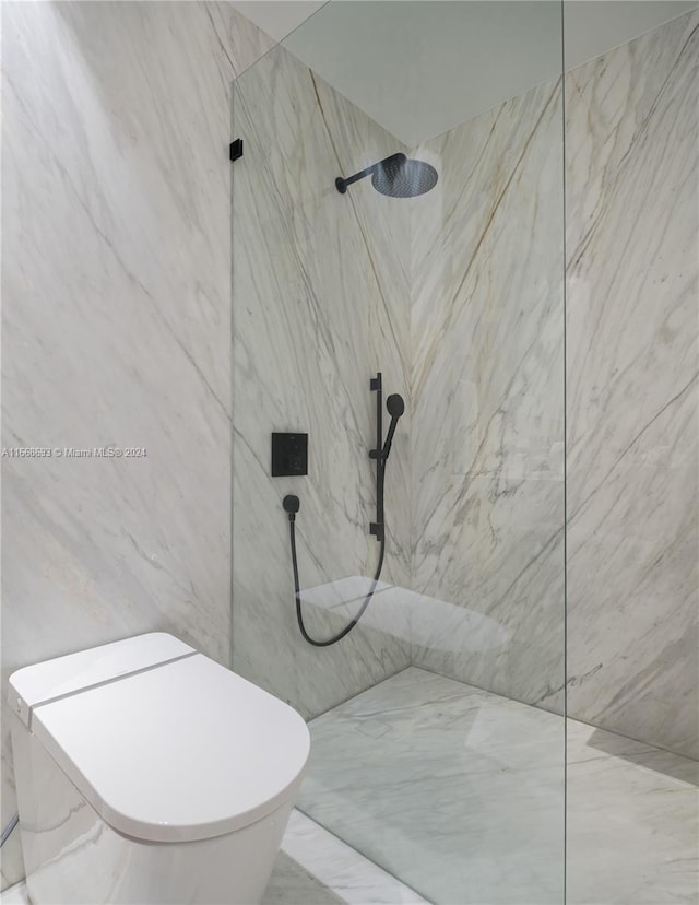 bathroom featuring tile walls and tiled shower