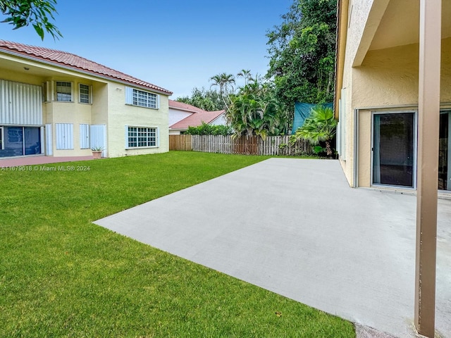 view of yard with a patio