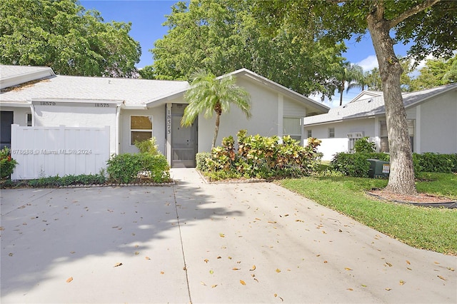 view of front of house