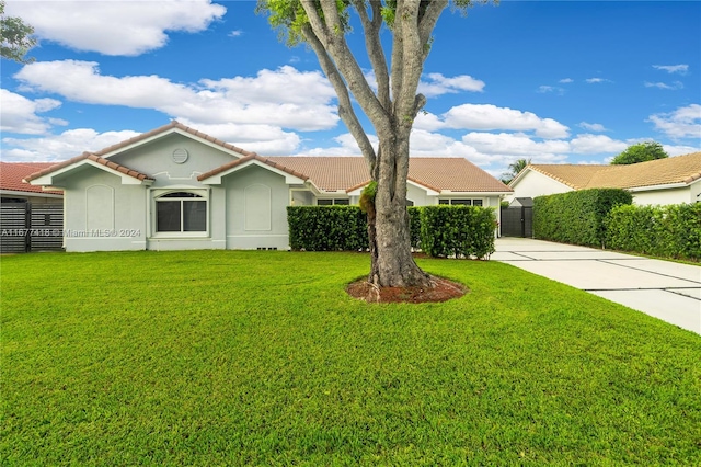 view of front of house with a front yard