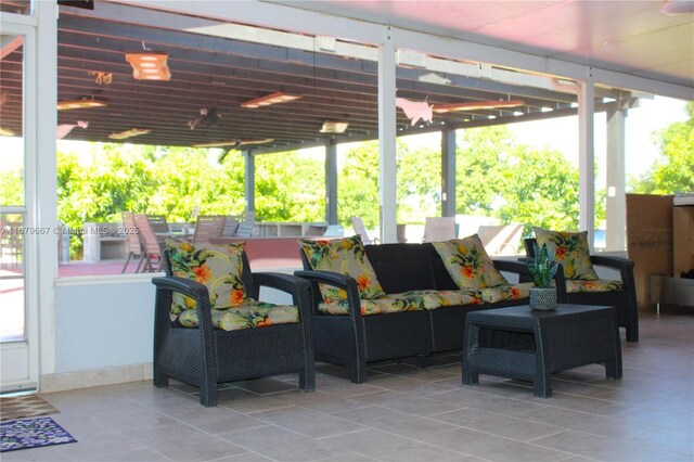 view of patio / terrace featuring ceiling fan and outdoor lounge area