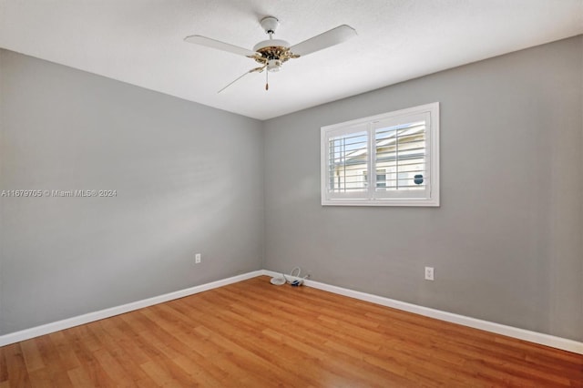 empty room featuring light hardwood / wood-style floors and ceiling fan