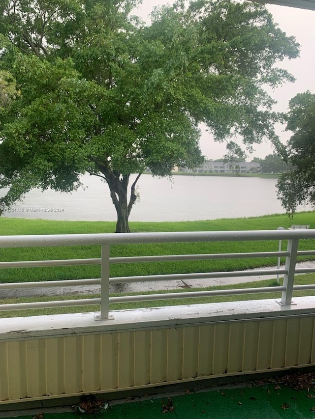 view of yard featuring a water view