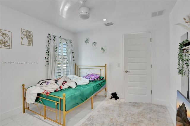 bedroom with ceiling fan