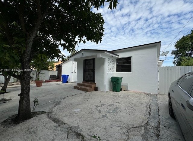 view of front facade featuring a patio area