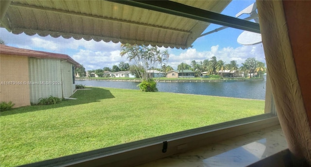 view of yard featuring a water view