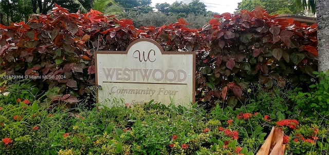 view of community / neighborhood sign