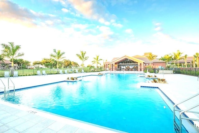 view of swimming pool