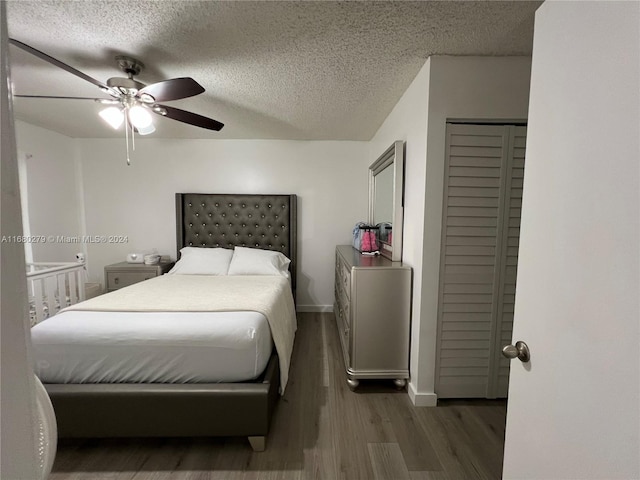 bedroom with dark hardwood / wood-style flooring, a textured ceiling, and ceiling fan