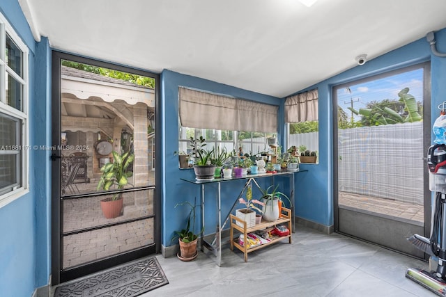 sunroom / solarium featuring vaulted ceiling