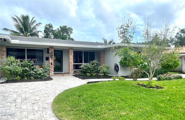 view of front of property with a front lawn