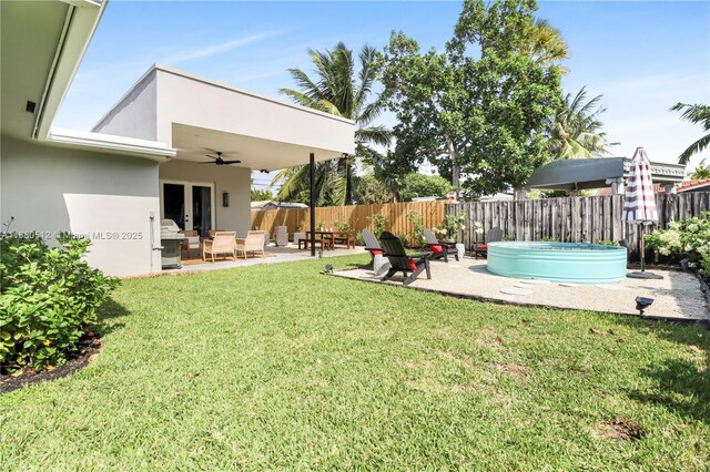 view of yard featuring a patio area