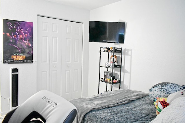 bedroom featuring a closet