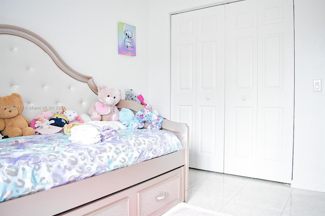 bedroom featuring light tile patterned floors and a closet