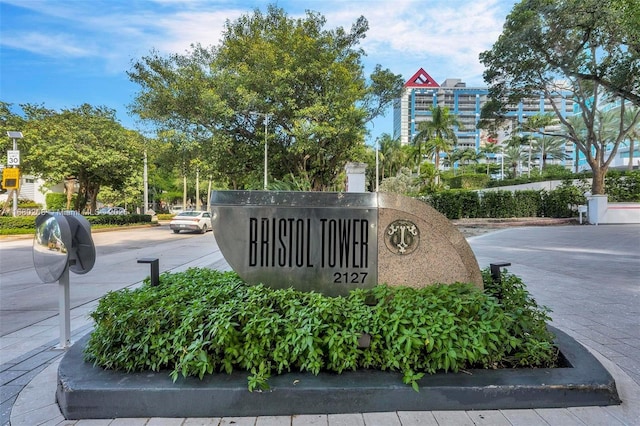 view of community / neighborhood sign