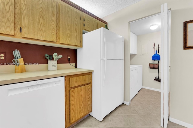 442 Pine Glen Ln Unit D-2, Green Acres, FL 33463 - kitchen featuring white appliances, light countertops, light tile patterned floors, independent washer and dryer, and baseboards